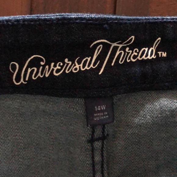 Women’s size 14W universal thread Midi blue Jean shorts - Picture 2 of 9